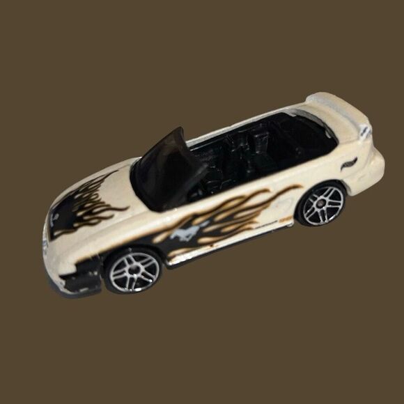 Vintage 1995 Hot Wheels 1996 Mustang Convertible GT Diecast Car 1/64 - Picture 1 of 6